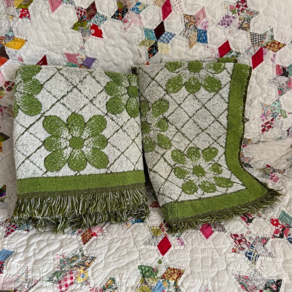 Vintage Cannon Monticello Green Floral Hand Towels Set of 2 Fringe 70s Retro